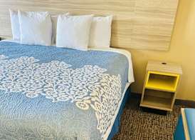 Days Inn by Wyndham Fort Wayne 3