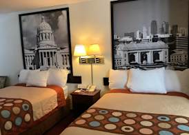 Super 8 by Wyndham Riverside/Kansas City 4