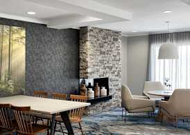 Fairfield Inn & Suites by Marriott Rogers 5