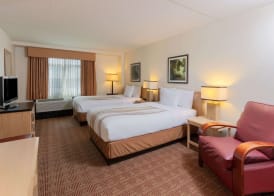 La Quinta by Wyndham Garden City 5