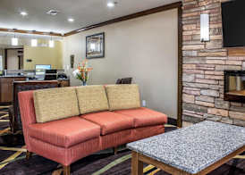 Comfort Inn & Suites Cedar Rapids North - Collins Road 2