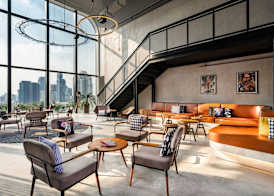 Moxy Bangkok Ratchaprasong 4