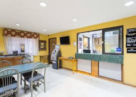 Super 8 by Wyndham Greensboro/Coliseum/Conv. 2