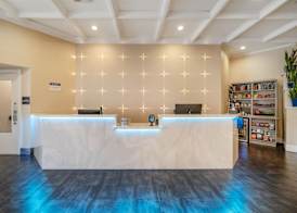 Best Western Plus Palm Court Hotel 3