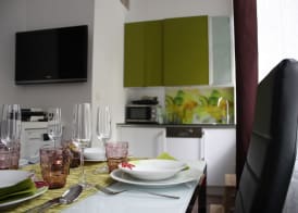 GoVienna Small Modern Apartment 5