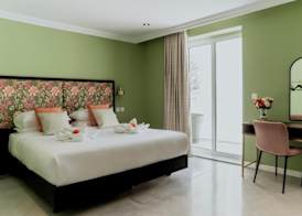 King Charles Boutique 3