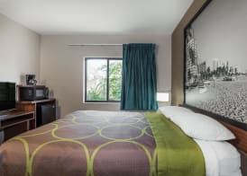 Super 8 by Wyndham Pompano Beach 5