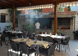 ROOMS & APARTMENTS DOBROTSKI DVORI 2