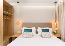 V Luxury Suites 3