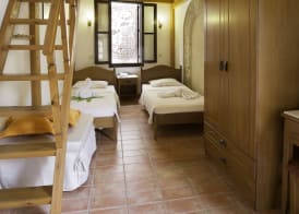 Camelot Traditional & Classic Hotel 2