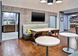 Hampton Inn & Suites - Cape Coral/Fort Myers Area, FL 5