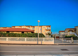 Sunset Deluxe Apartments 2