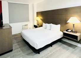 Ramada by Wyndham San Diego Airport 3