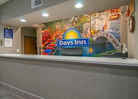 Days Inn & Suites by Wyndham San Antonio North/Stone Oak 3