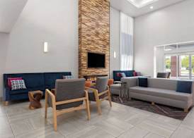 La Quinta Inn & Suites by Wyndham Ft. Pierce 3