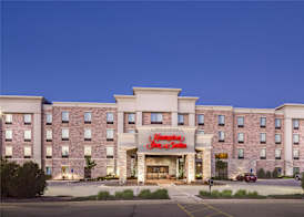 Hampton Inn & Suites West Bend 2