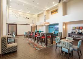 Hampton Inn & Suites Dayton-Airport 2