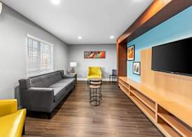 MainStay Suites Cincinnati Blue Ash 4