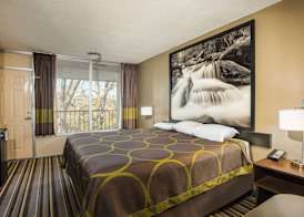 Super 8 by Wyndham Sevierville Riverside 5