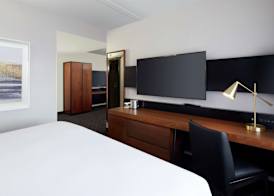 Doubletree By Hilton Montreal Airport 5