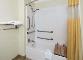 Days Inn by Wyndham Geneva/Finger Lakes 3