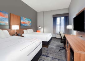 La Quinta Inn & Suites by Wyndham St. Petersburg Northeast 5