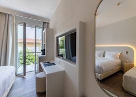 Hi Hotels Sirmione - Lakeview Pool 5