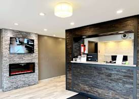 Super 8 by Wyndham Cedar Rapids 2