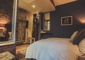 The Cow Hollow Hotel 3