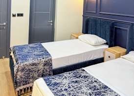 The Reina Hotel 4