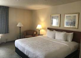 La Quinta Inn by Wyndham Indianapolis Airport Executive Dr 5
