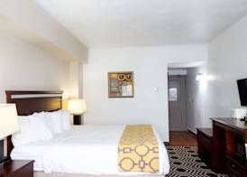 Baymont by Wyndham Delavan Near Lake Geneva 5