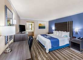 Days Inn & Suites by Wyndham Braunig Lake 3