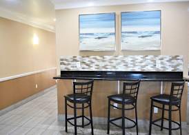 Super 8 by Wyndham Galveston 3