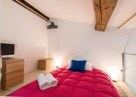 GuestHost - Della Scala Modern Apartment 3