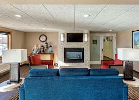 Comfort Inn & Suites Jackson - West Bend 3