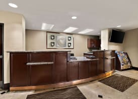 Comfort Inn & Suites Airport Convention Center 2