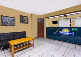 Days Inn by Wyndham Byron 3