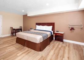 Travelodge by Wyndham Harbor City 3