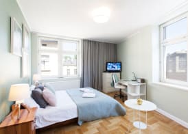 Faust and Mona Lisa Apartments 2