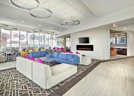 DoubleTree by Hilton Edmonton Downtown 3