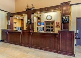 Comfort Inn & Suites 4