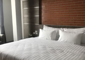 V20 Boutique Jacuzzi Hotel 4