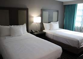 La Quinta Inn & Suites by Wyndham Indianapolis Downtown 5
