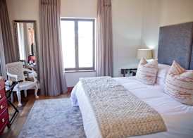 Under Oaks Guesthouse 5