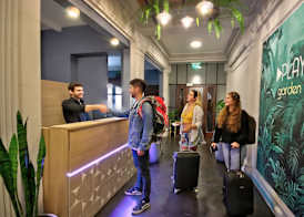 Play Hostel Garden 3