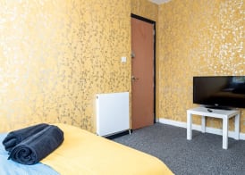Shirley House 3, Guest House, Self Catering, Self Check in with Smart Locks, Use of Fully Equipped Kitchen, close to City Centre, Ideal for Longer Stays, Walking Distance to BAT, 20 min Drive to Fawle 4
