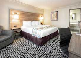 Red Lion Inn & Suites Houston IAH Airport 5