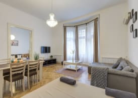 Real Apartments Lovag 2