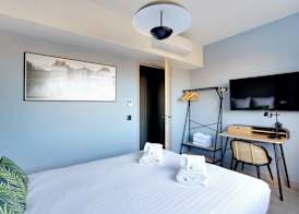 North Paris Suite 3